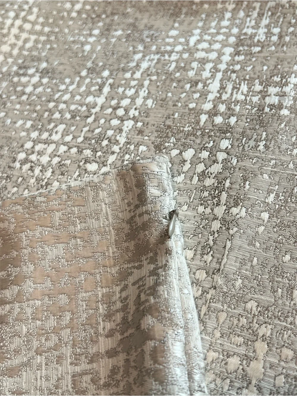 Luxury light Silver white Texture Effect Sheen Cushion Pillow Cover